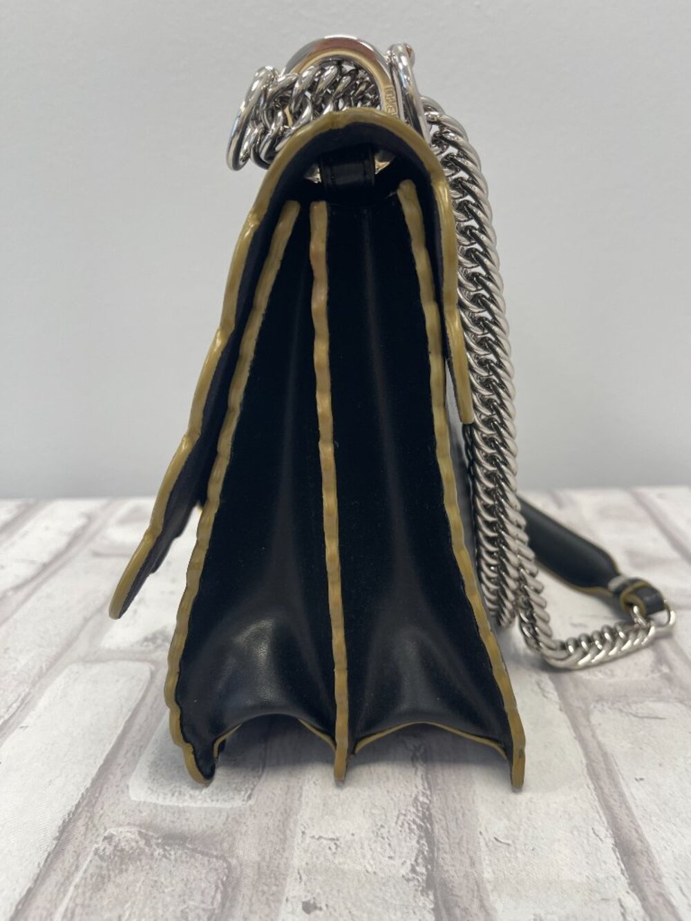 Fendi Kan I Medium Shoulder Bag in Black - Preowned - Picture 8 of 13